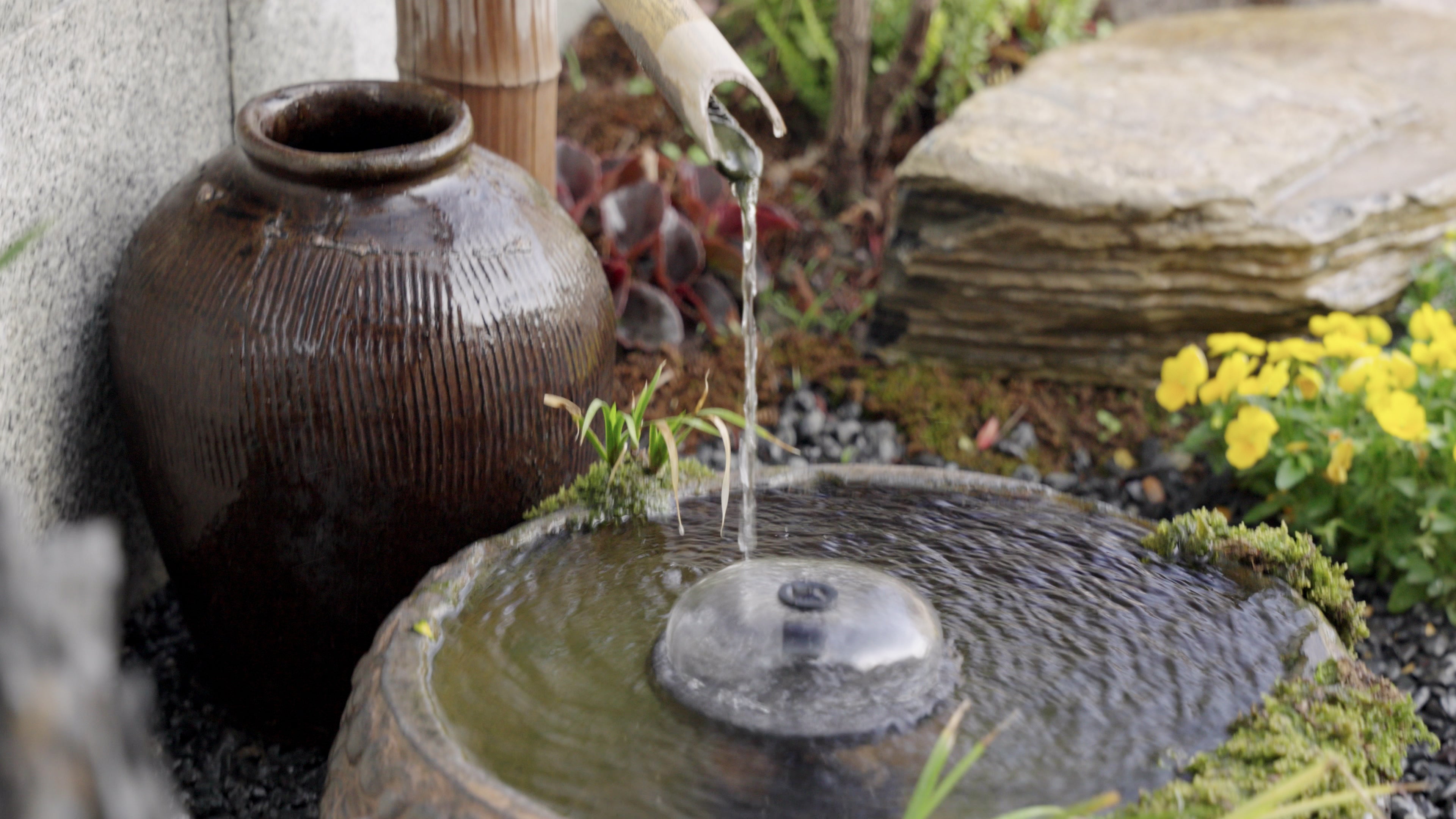 DIY Solar Garden Fountain: An Environmentally Friendly Choice to Make Your Courtyard Vibrant
