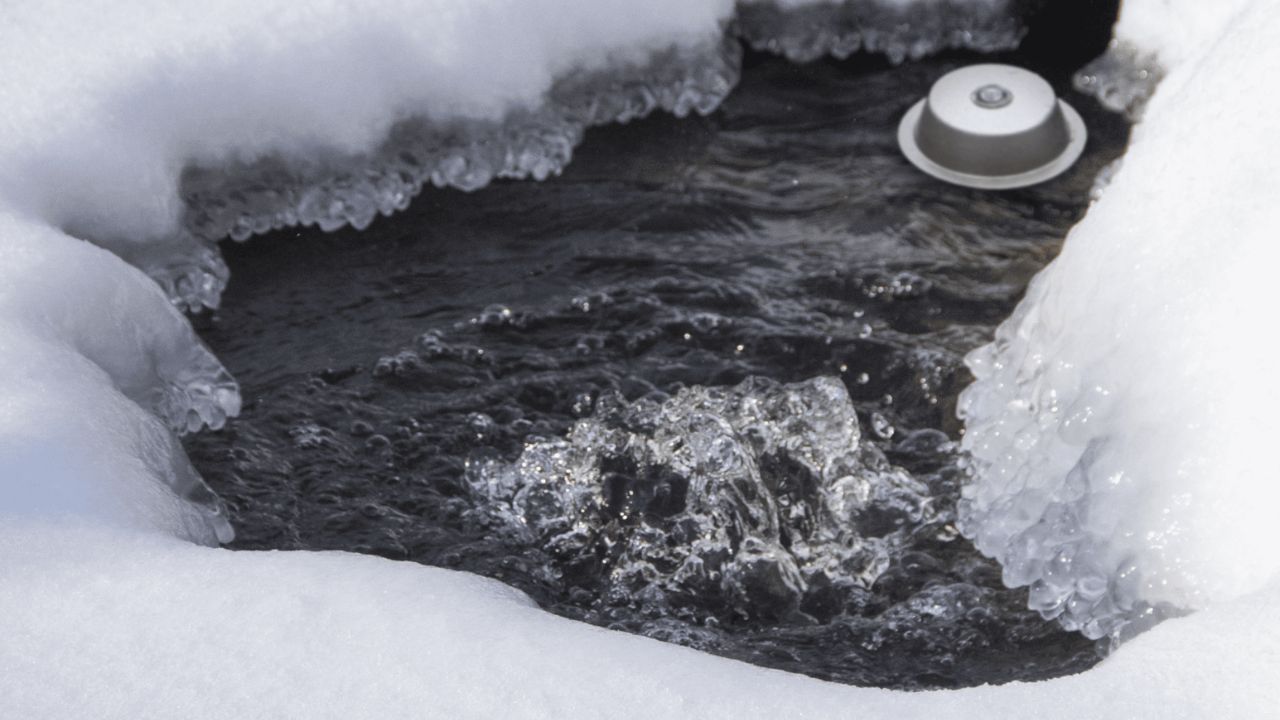 6 Smart Ways to Keep a Pond from Freezing in Winter