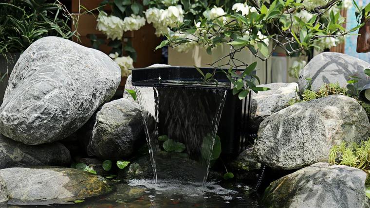 Wie man ein Teich-Wasserfall-Set an einem Wochenende installiert