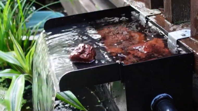 Auspacken und Einrichten der Poposoap-Wasserfallpumpe 